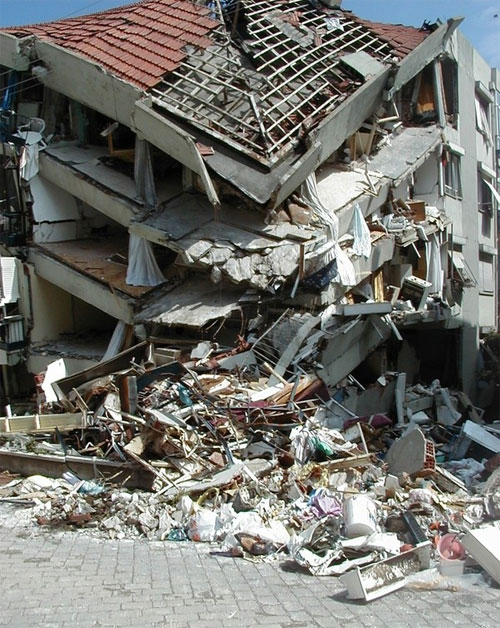 Major collapsed building, Yalova, Turkey, 1999. 